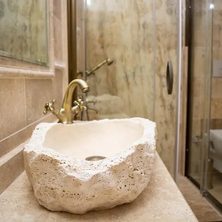 לינה וארוחת בוקר Sobek Stone House Cappadocia